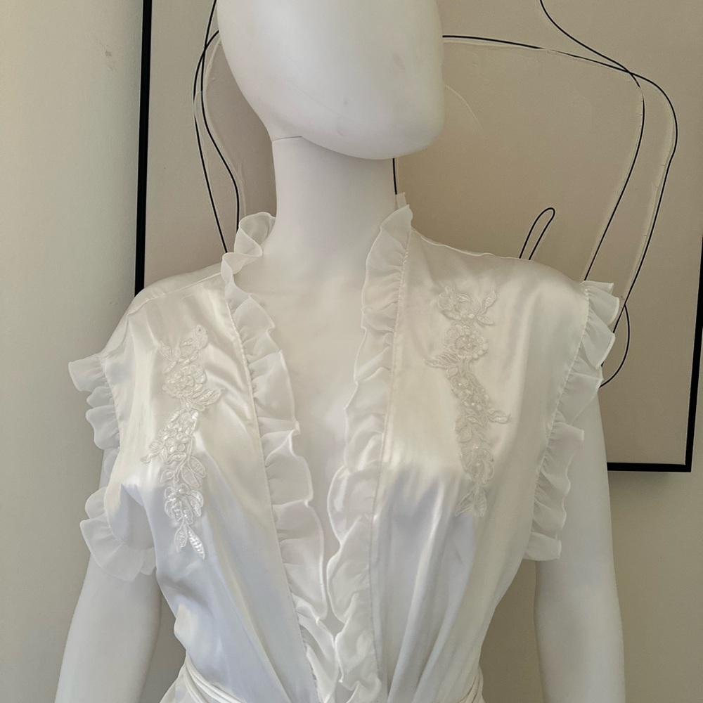 Intimo Cream Ruffled Kimono - Picture 7 of 10
